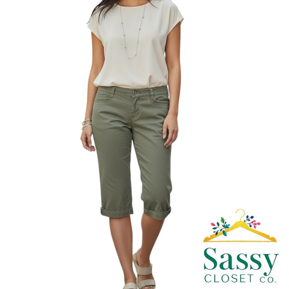 ✨ WHBM Olive Green Slim Utility Capri Pants 2 EUC Cropped Crop 🌿